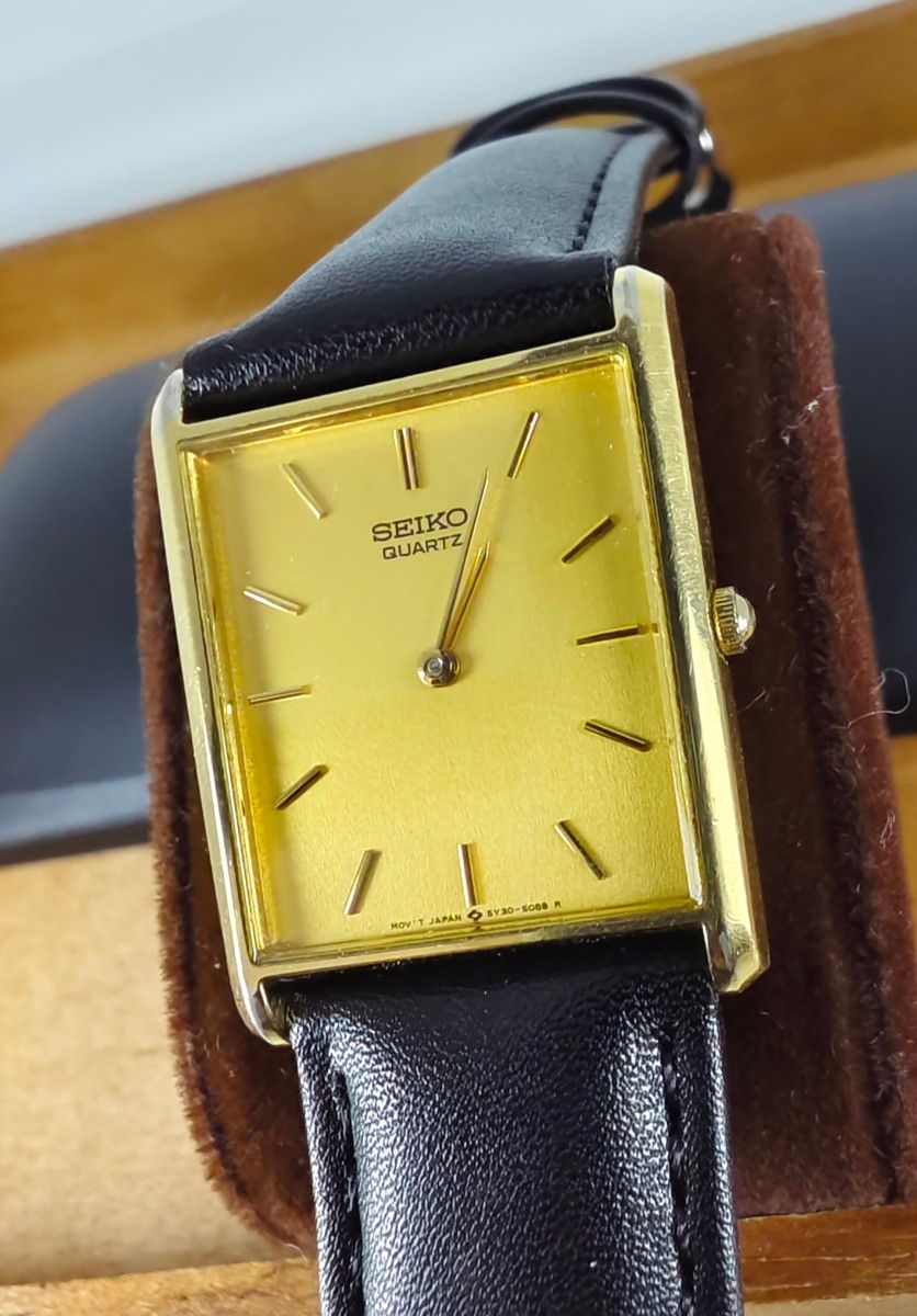SEIKO セイコー スクエア型 金文字盤 ゴールド 2針 ヴィンテージ SEIKO セイコー スクエア型 金文字盤 ゴールド 2針 ヴィンテージ