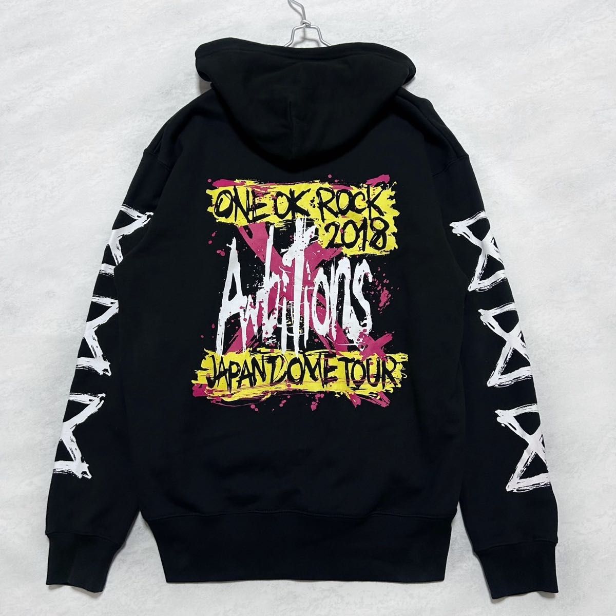 ワンオク ONE OK ROCK ツアーパーカー 2018 Mサイズ ブラック ワンオク ONE OK ROCK ツアーパーカー 2018 Mサイズ ブラック
