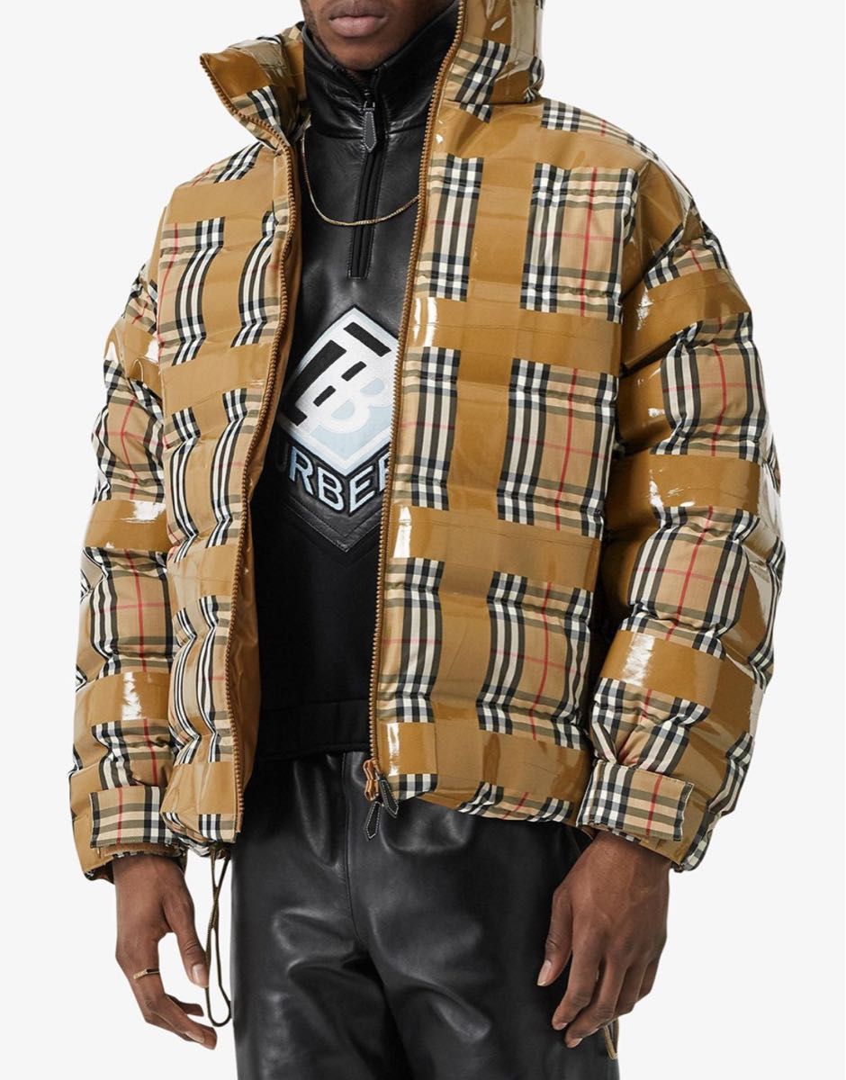 美品 BURBERRY ダウンジャケット テープディテール ガムテープ 美品 BURBERRY ダウンジャケット テープディテール ガムテープ