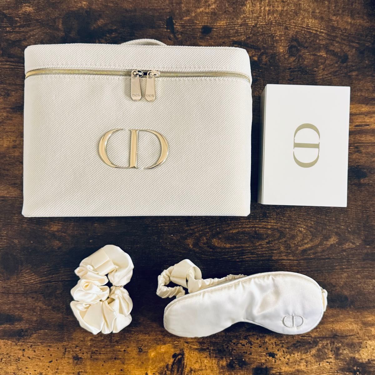 Christian Dior ディオール ノベルティ バニティポーチ セット Christian Dior ディオール ノベルティ バニティポーチ セット