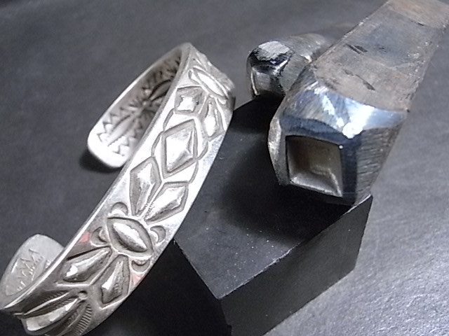  Navajo group hand made engraving for stamp li way z stamp diamond type chisel 29 Indian jewelry Old style NAVAJOINDIAN silver jewelry 