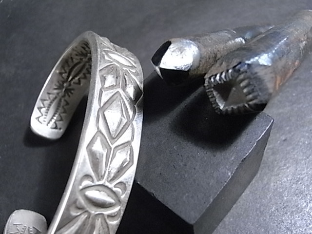  Navajo group hand made engraving for stamp li way z stamp / chisel 40/ Indian jewelry Old style NAVAJOINDIAN silver jewelry silver skill 