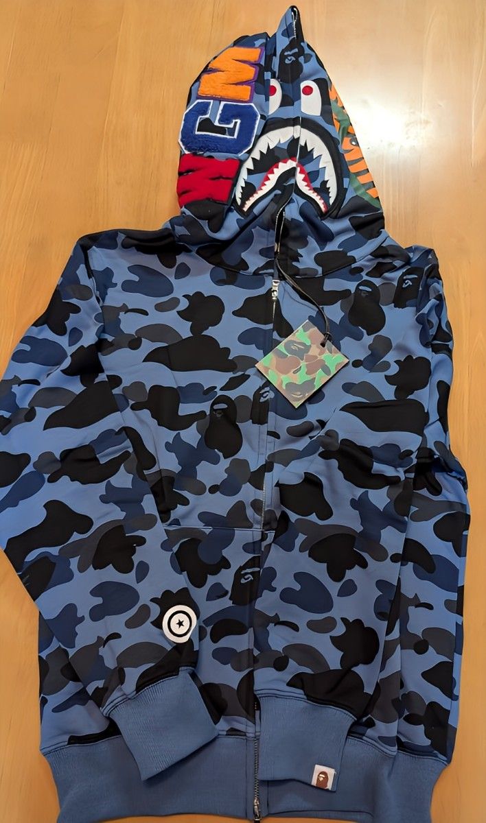 A BATHING APE エイプ新品タグ付き 青色カモフラ シャーク A BATHING APE エイプ新品タグ付き 青色カモフラ シャーク