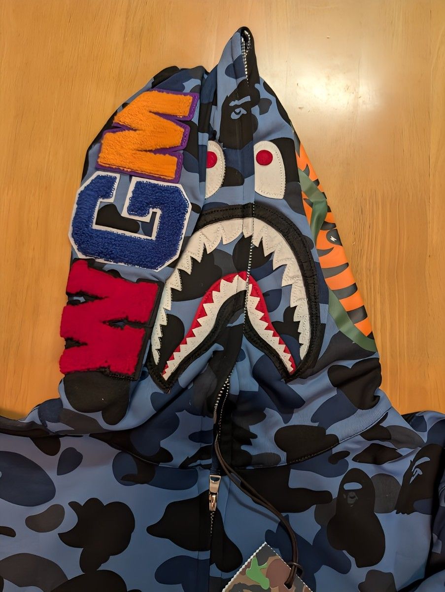 A BATHING APE エイプ新品タグ付き 青色カモフラ シャーク A BATHING APE エイプ新品タグ付き 青色カモフラ シャーク