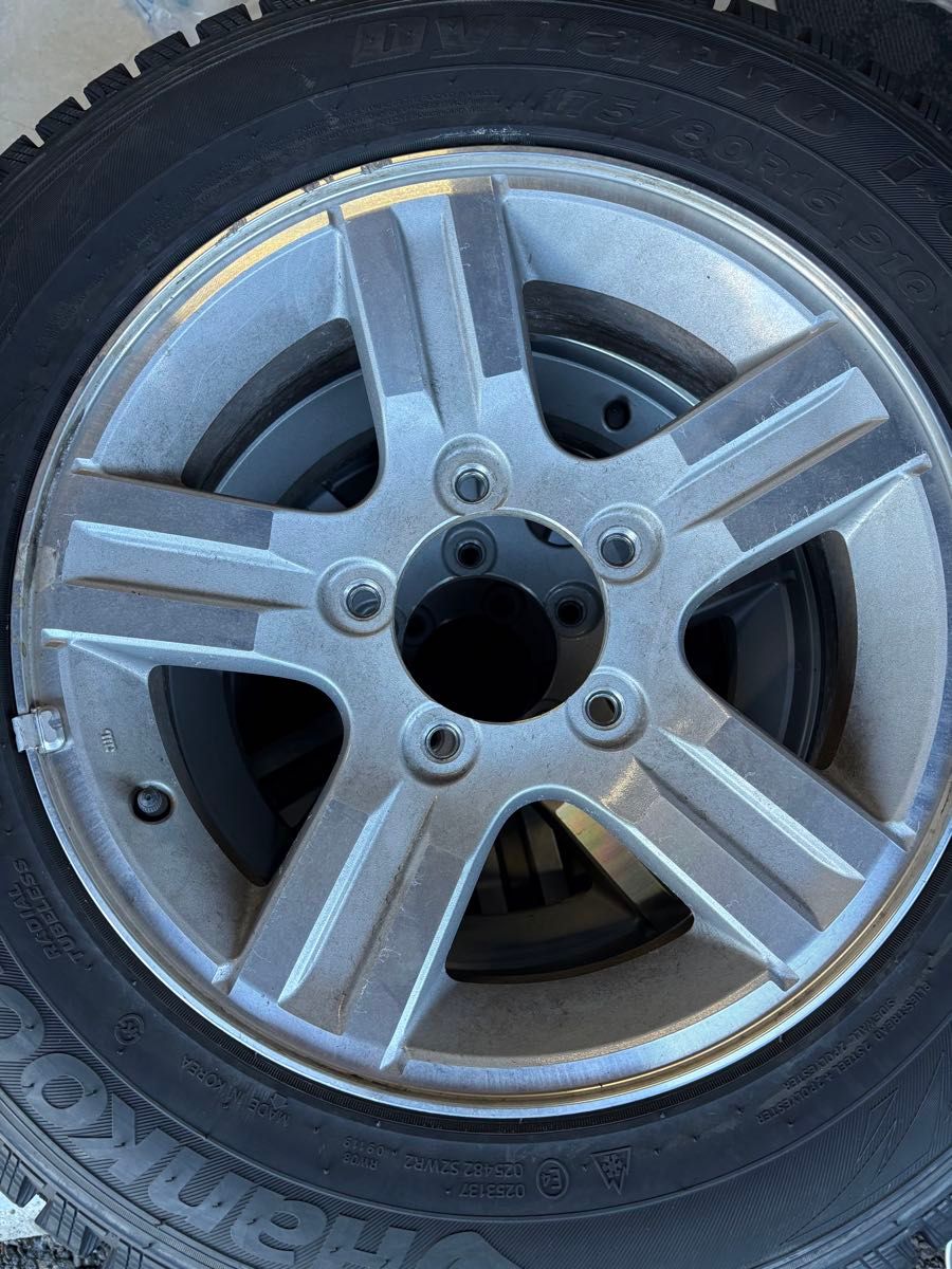 送料込 ジムニー スタッドレス 冬 タイヤ 175/80r16 バリ山 送料込 ジムニー スタッドレス 冬 タイヤ 175/80r16 バリ山