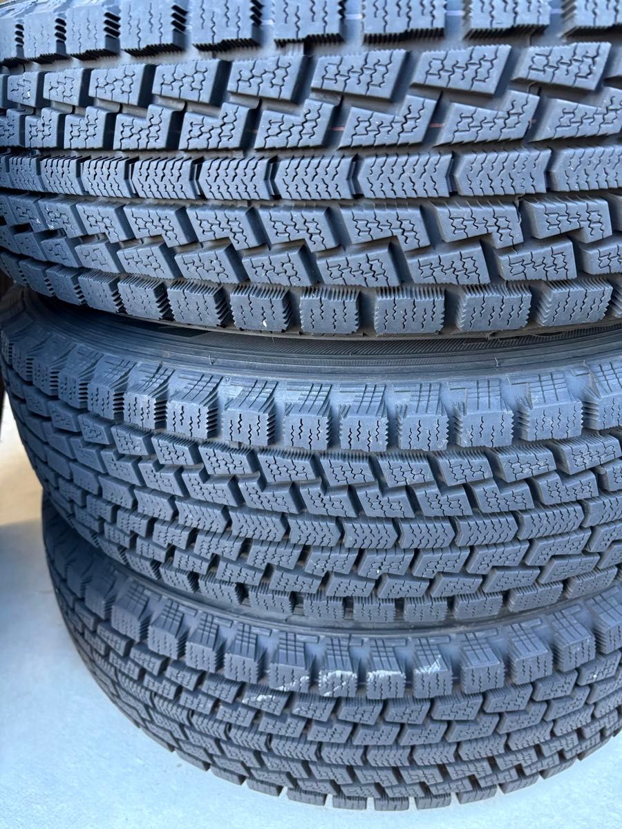 送料込 ジムニー スタッドレス 冬 タイヤ 175/80r16 バリ山 送料込 ジムニー スタッドレス 冬 タイヤ 175/80r16 バリ山