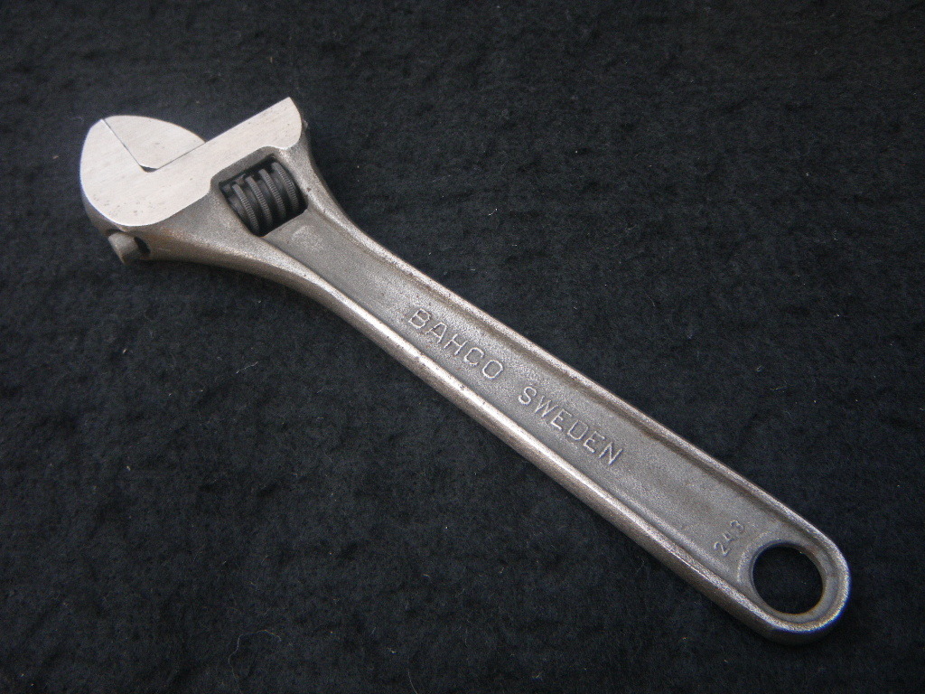 SWEDEN vintage Tool V Steel Adjustable Wrench  工具