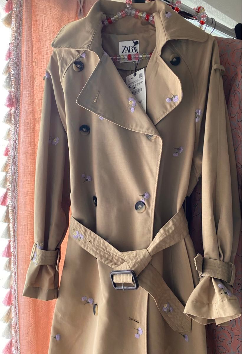 新品 ZARA 16 900円 トレンチコート マキシコート ベージュ 小花 新品 ZARA 16 900円 トレンチコート マキシコート ベージュ 小花