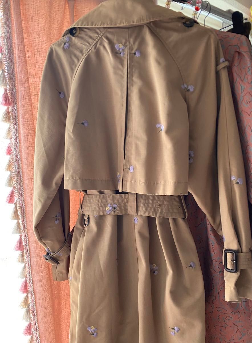 新品 ZARA 16 900円 トレンチコート マキシコート ベージュ 小花 新品 ZARA 16 900円 トレンチコート マキシコート ベージュ 小花