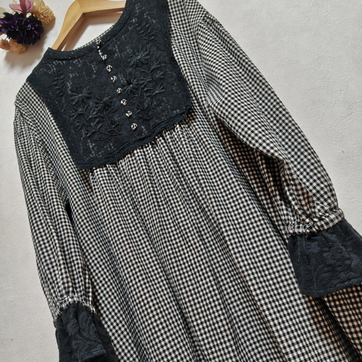 土日sale サマンサモスモス ワンピース 胸元メッシュレース 刺繍 土日sale サマンサモスモス ワンピース 胸元メッシュレース 刺繍