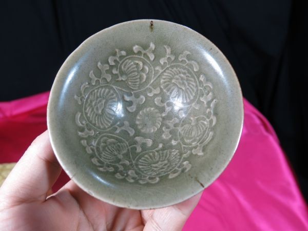 陽刻唐草青磁 水滴 清朝期