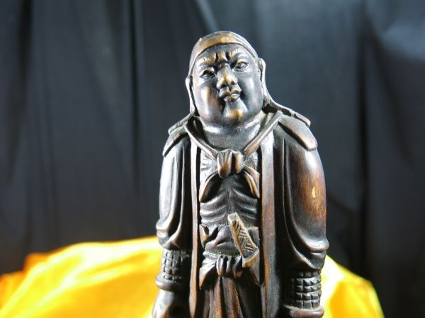 木彫武人像　ゲームの駒　「兵」銘　彫刻　中国