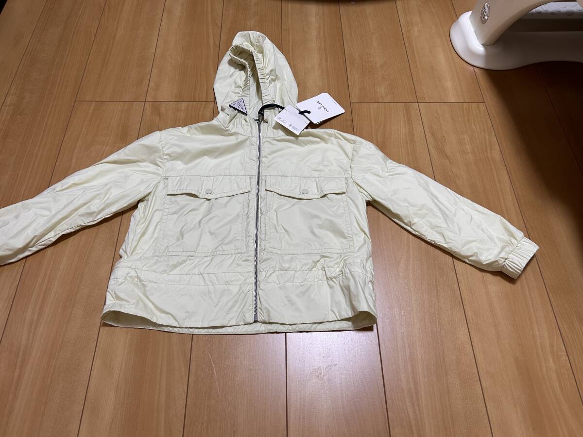 新品正規品モンクレールキッズ子供用ナイロンジャケット白 新品正規品モンクレールキッズ子供用ナイロンジャケット白