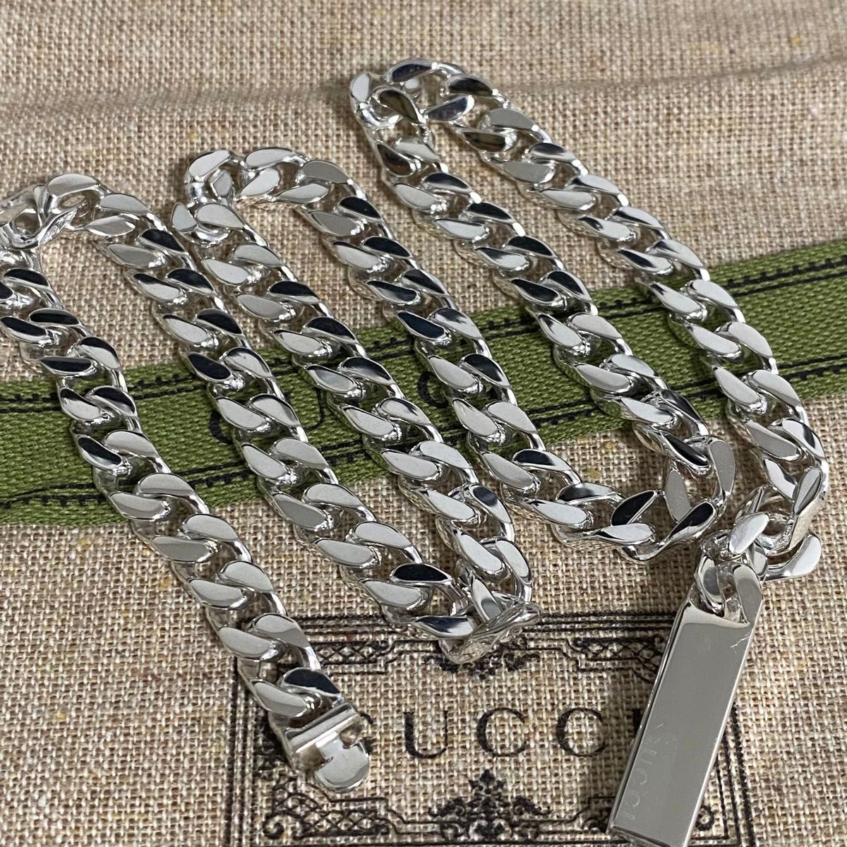 GUCCI 新品同様品 G刻印シルバーネックレス 喜平チェーン 極美品 GUCCI 新品同様品 G刻印シルバーネックレス 喜平チェーン 極美品