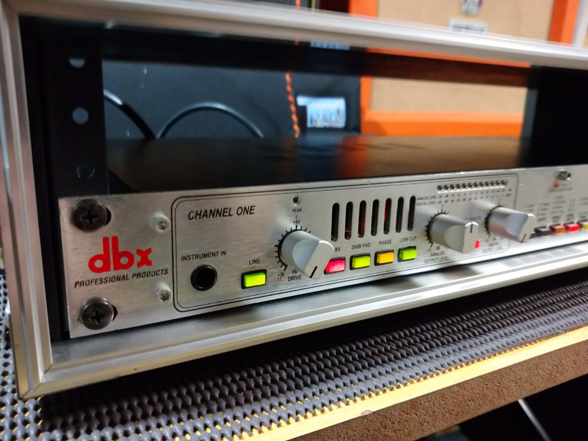 dbx 386 デュアルチャンネルアンプ(クリズラボ:音の世界の dbx 386 デュアルチャンネルアンプ(クリズラボ:音の世界の
