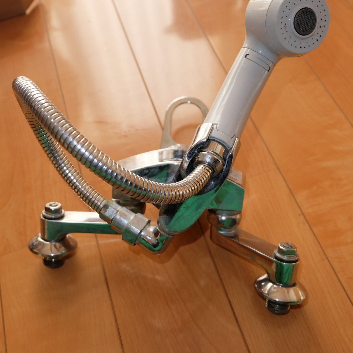 中古 TOTO 壁付き 台所用シングルレバー混合水栓 ハンドシャワー 中古 TOTO 壁付き 台所用シングルレバー混合水栓 ハンドシャワー