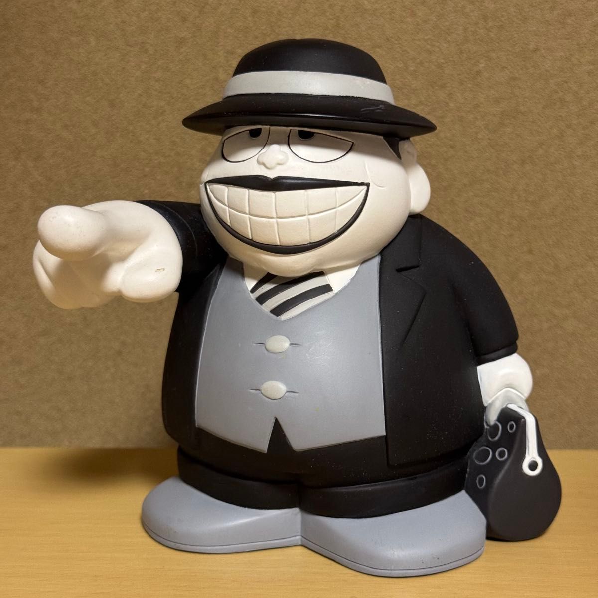 送料無料 笑ゥせぇるすまん 喪黒福造 ソフビフィギュア 藤子 送料無料 笑ゥせぇるすまん 喪黒福造 ソフビフィギュア 藤子