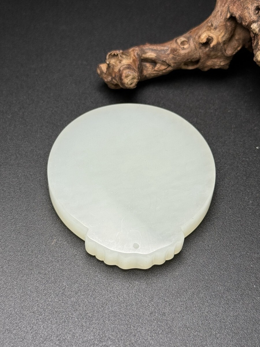 時代物 和田玉 白玉彫 竹節荷葉玉牌【仁】極細工 手彫り 置物 裝 時代物 和田玉 白玉彫 竹節荷葉玉牌【仁】極細工 手彫り 置物 裝