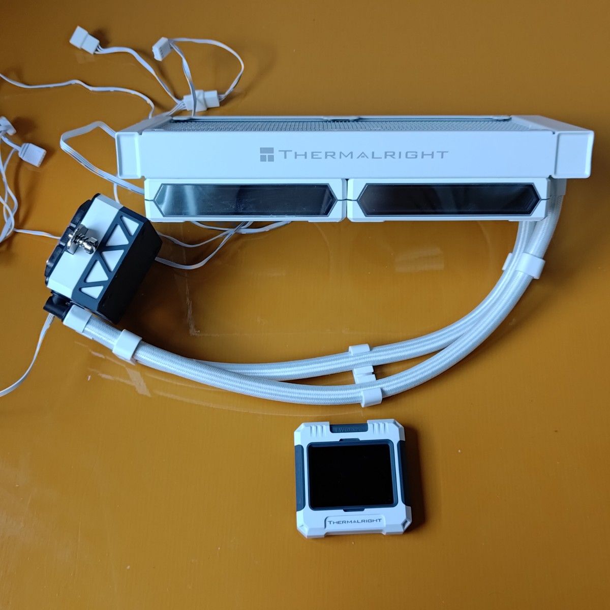 ディスプレイ付き】Thermalright FW 240 WHITE ARGB 簡易水冷 ディスプレイ付き】Thermalright FW 240 WHITE ARGB 簡易水冷