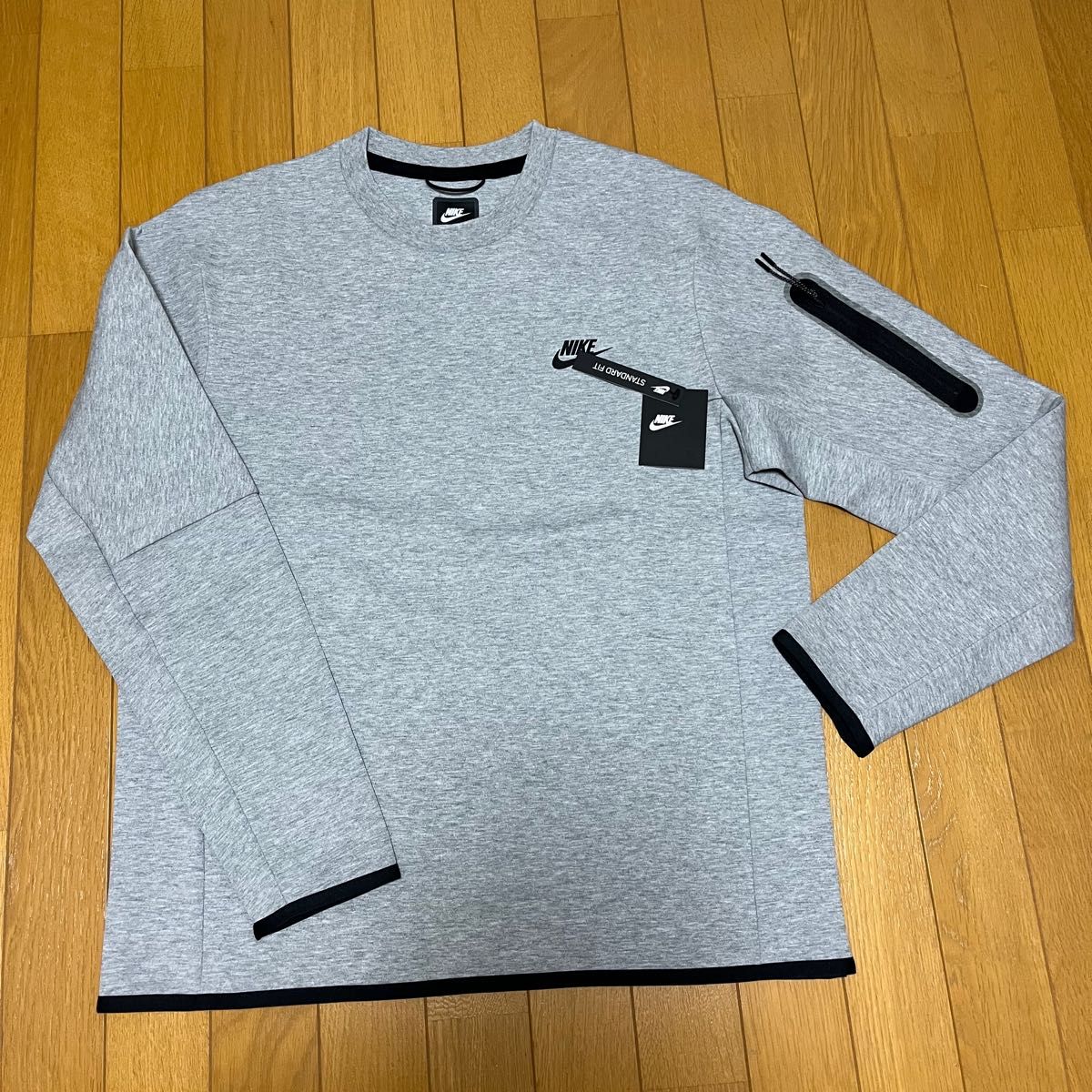 本物・正規品】新品タグ付き ナイキ NIKE TECH FLEECE CREW 本物・正規品】新品タグ付き ナイキ NIKE TECH FLEECE CREW