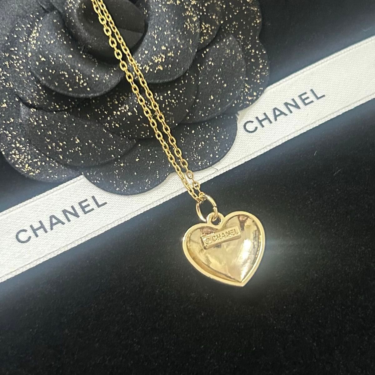CHANEL】ヴィンテージチャーム ハートネックレス ゴールド×白 CHANEL】ヴィンテージチャーム ハートネックレス ゴールド×白