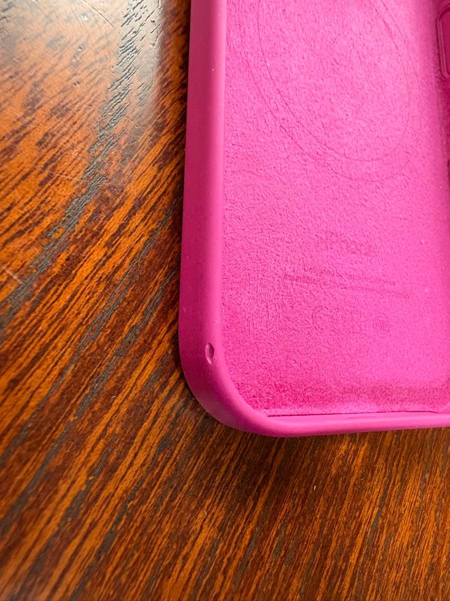 Apple iPhone 16 MagSafe対応 シリコーンケース - フクシア Apple iPhone 16 MagSafe対応 シリコーンケース - フクシア
