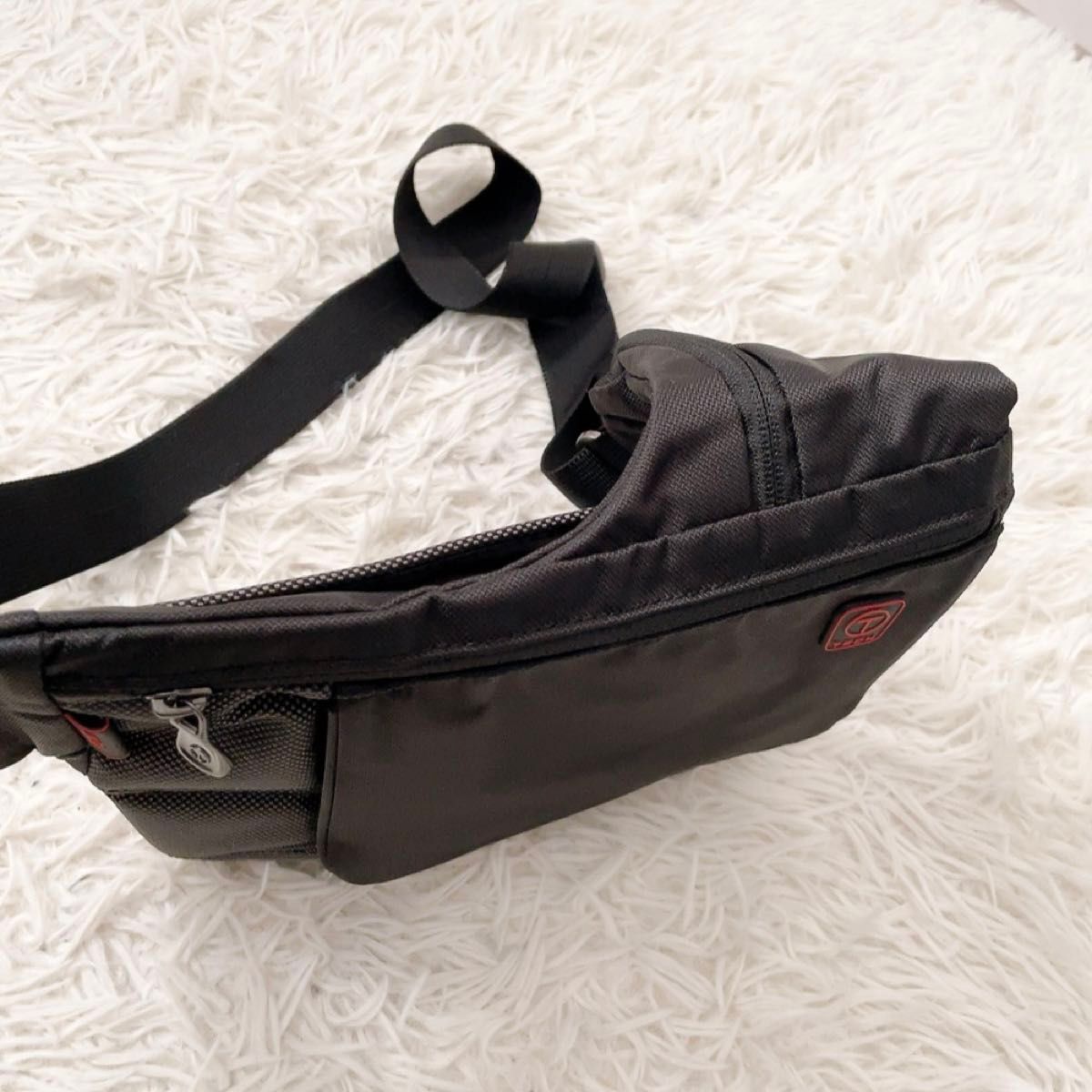 極美品 TUMI トゥミ ショルダーバッグ ブラック T-TECH ボディ 極美品 TUMI トゥミ ショルダーバッグ ブラック T-TECH ボディ