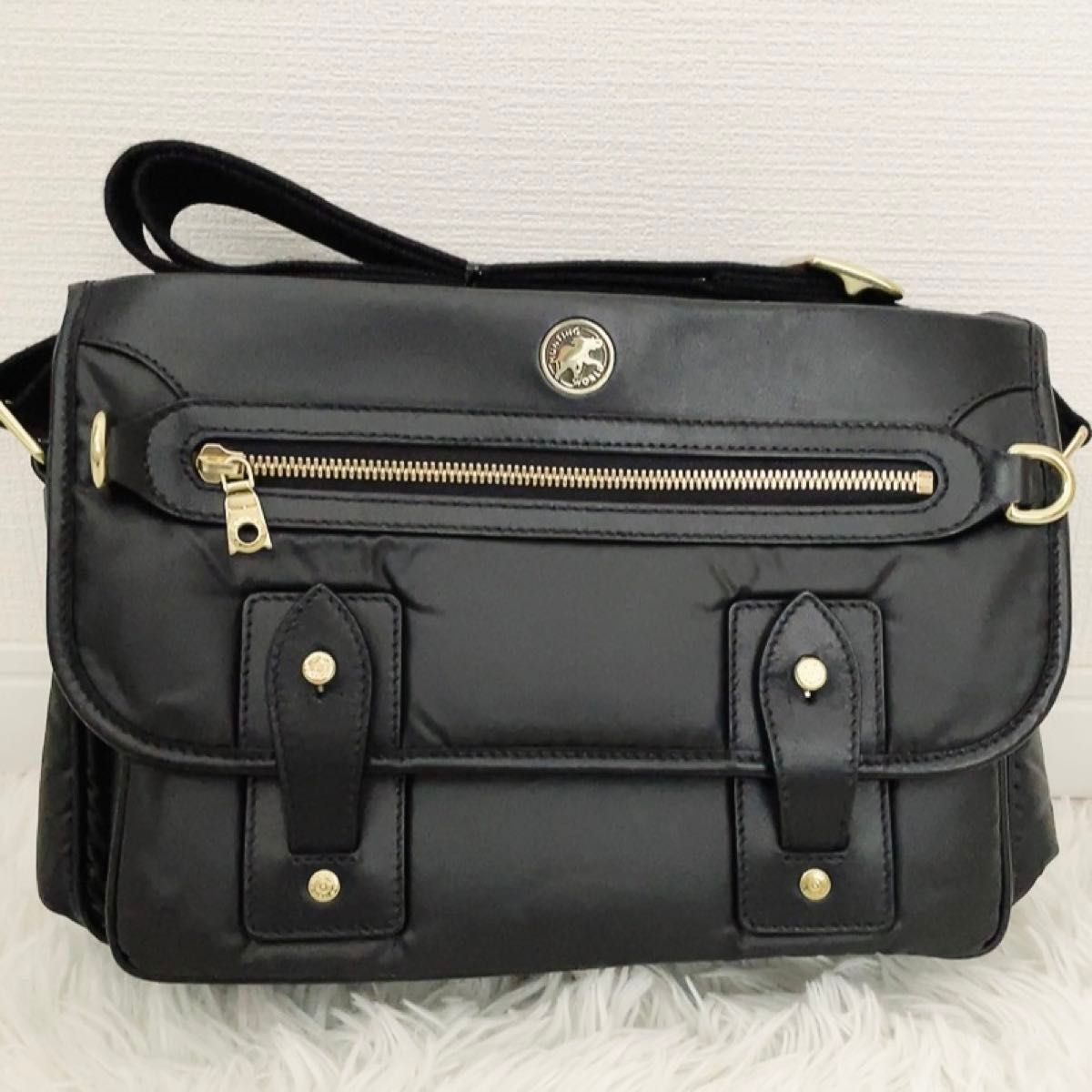 美品 ハンティングワールド ショルダーバッグ バチューレザー 美品 ハンティングワールド ショルダーバッグ バチューレザー