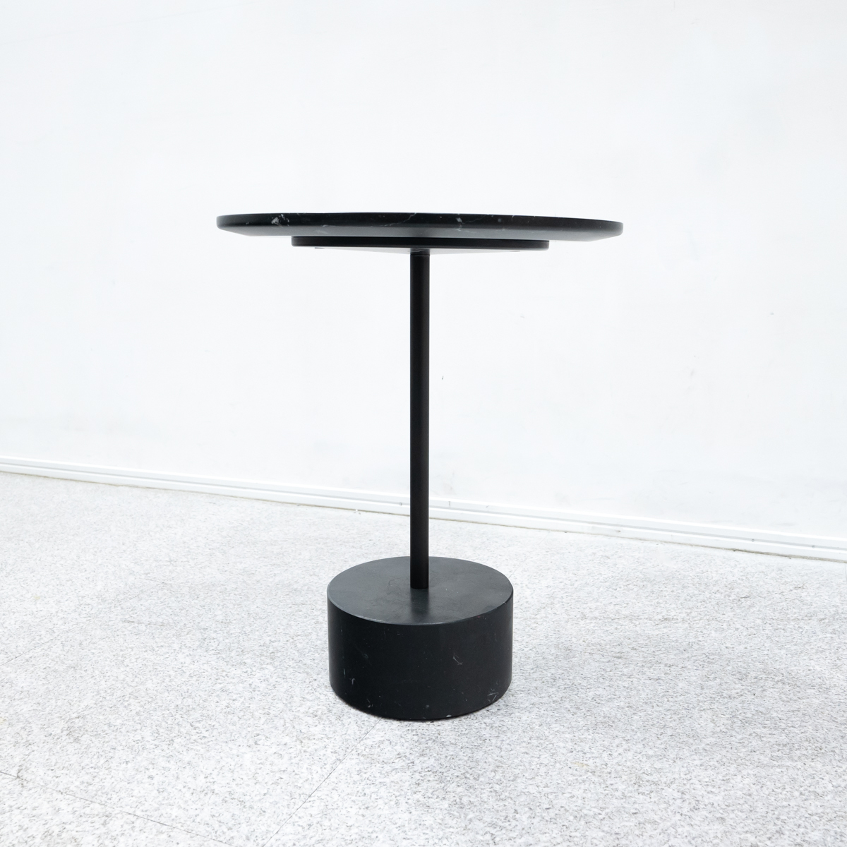 展示品】Cassina カッシーナ 194 9 NOVE ノーヴェ サイド 展示品】Cassina カッシーナ 194 9 NOVE ノーヴェ サイド