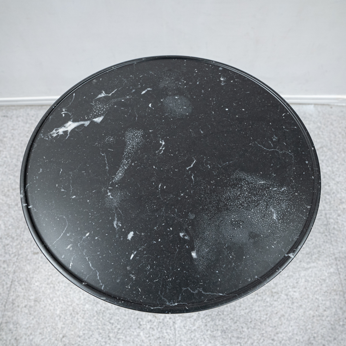 展示品】Cassina カッシーナ 194 9 NOVE ノーヴェ サイド 展示品】Cassina カッシーナ 194 9 NOVE ノーヴェ サイド