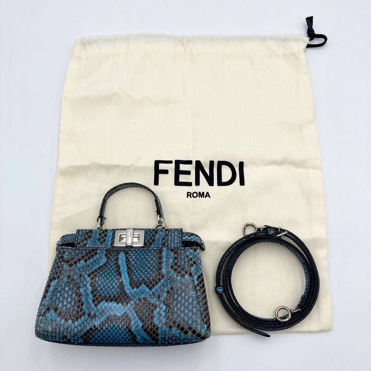 激レア【極美品】 FENDI フェンディ ピーカブー マイクロ ブルー 激レア【極美品】 FENDI フェンディ ピーカブー マイクロ ブルー