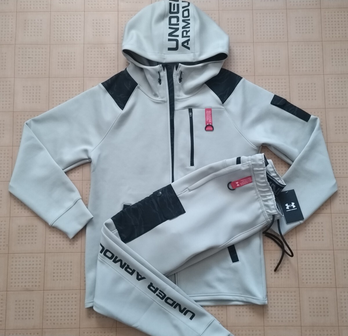 即決新品 XLサイズ UNDER ARMOUR ニット ハイブリッドジャージ 即決新品 XLサイズ UNDER ARMOUR ニット ハイブリッドジャージ