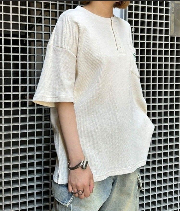 Snap club ワンポイント刺繍ワッフルヘンリーネックTシャツ Snap club ワンポイント刺繍ワッフルヘンリーネックTシャツ