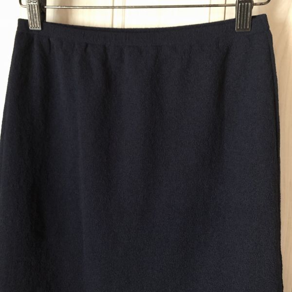 *QUEENS COURT/ Queens Court / navy. skirt *p2