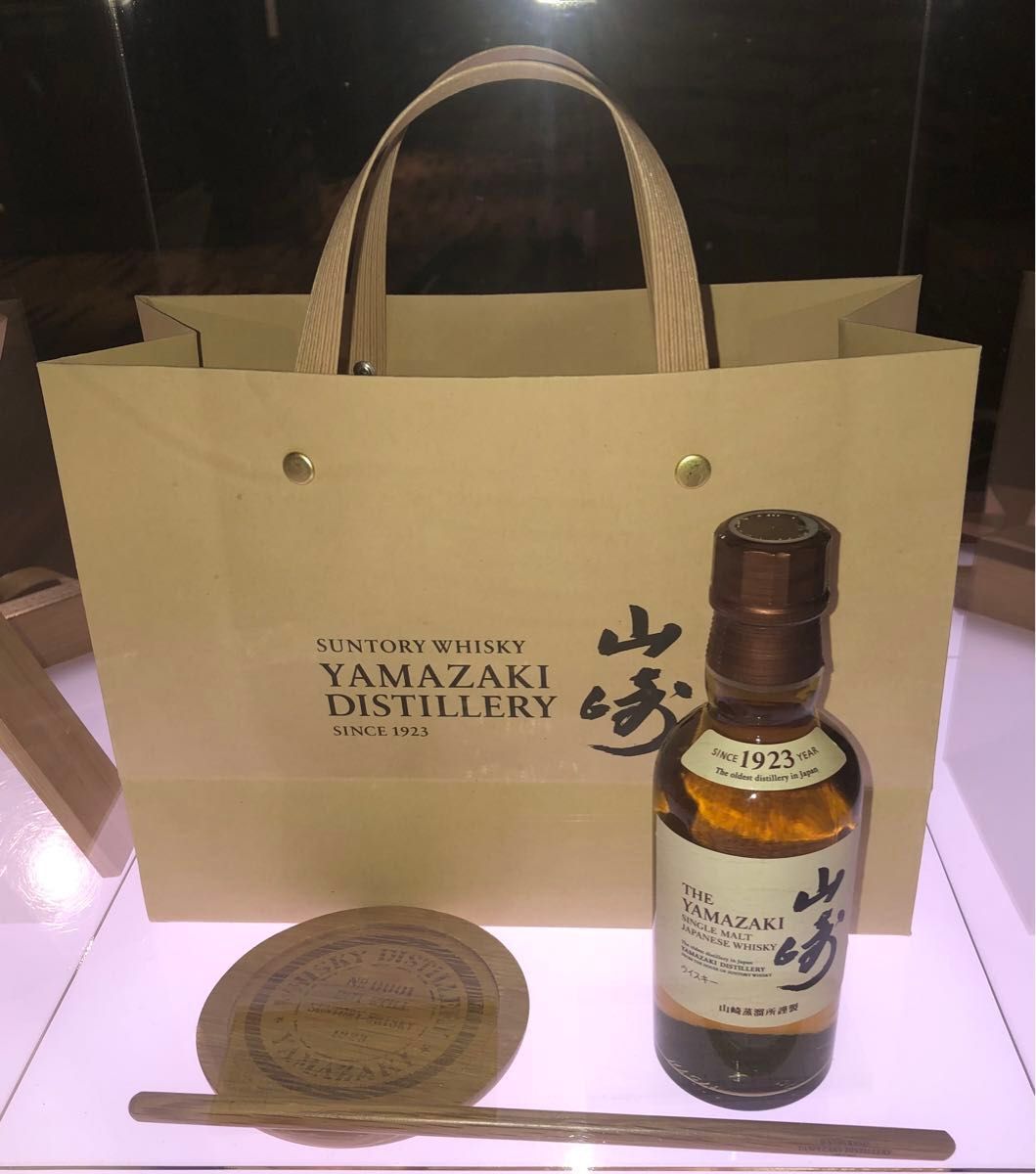 山崎蒸留所限定 山崎180ml&樽材コースターとマドラー&ピンバッジ 山崎蒸留所限定 山崎180ml&樽材コースターとマドラー&ピンバッジ