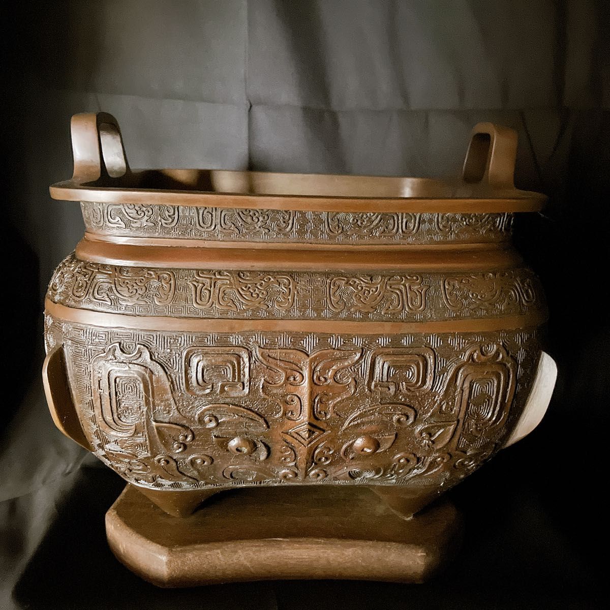 蔵出し 中国古玩 唐物 唐銅 饕餮紋耳付火鉢 古美術品 伝統工芸品 蔵出し 中国古玩 唐物 唐銅 饕餮紋耳付火鉢 古美術品 伝統工芸品