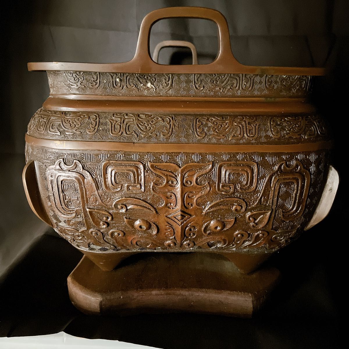 蔵出し 中国古玩 唐物 唐銅 饕餮紋耳付火鉢 古美術品 伝統工芸品 蔵出し 中国古玩 唐物 唐銅 饕餮紋耳付火鉢 古美術品 伝統工芸品
