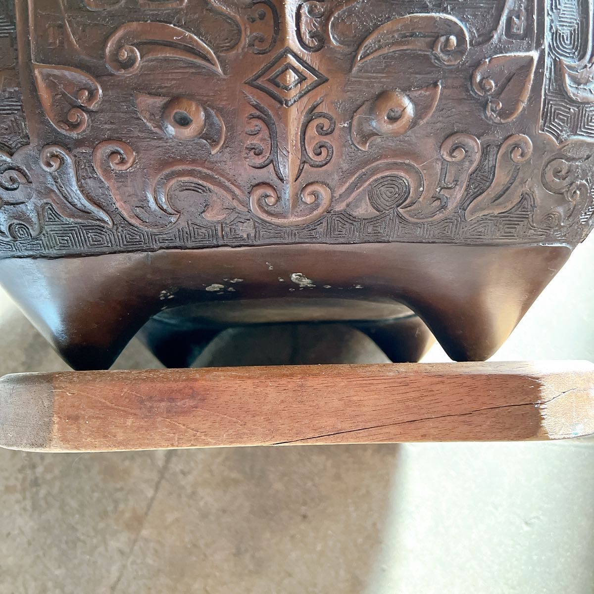 蔵出し 中国古玩 唐物 唐銅 饕餮紋耳付火鉢 古美術品 伝統工芸品 蔵出し 中国古玩 唐物 唐銅 饕餮紋耳付火鉢 古美術品 伝統工芸品