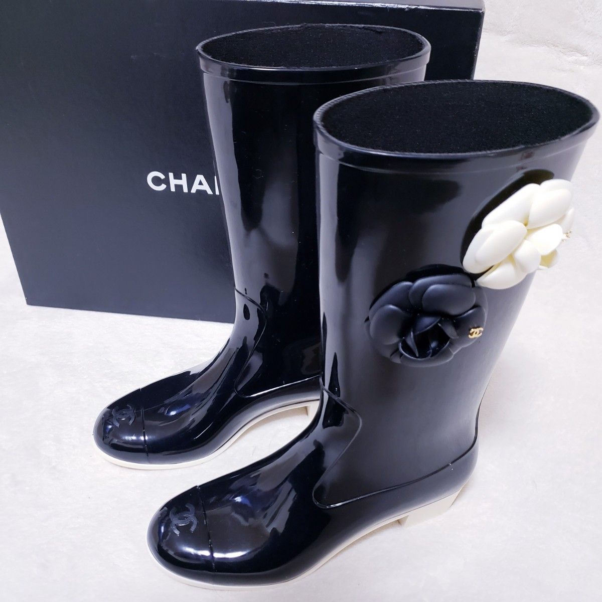 極美品 CHANEL シャネル カメリア ココマーク レインブーツ 完売 極美品 CHANEL シャネル カメリア ココマーク レインブーツ 完売