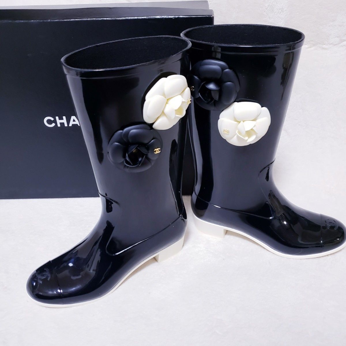 極美品 CHANEL シャネル カメリア ココマーク レインブーツ 完売 極美品 CHANEL シャネル カメリア ココマーク レインブーツ 完売
