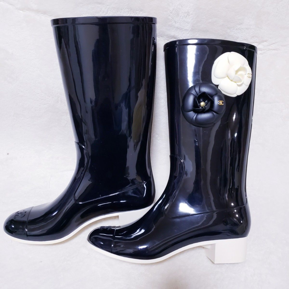 極美品 CHANEL シャネル カメリア ココマーク レインブーツ 完売 極美品 CHANEL シャネル カメリア ココマーク レインブーツ 完売