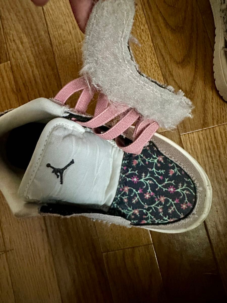 NIKE Jordan キッズシューズ 花柄 ピンク 17cm スニーカー NIKE Jordan キッズシューズ 花柄 ピンク 17cm スニーカー