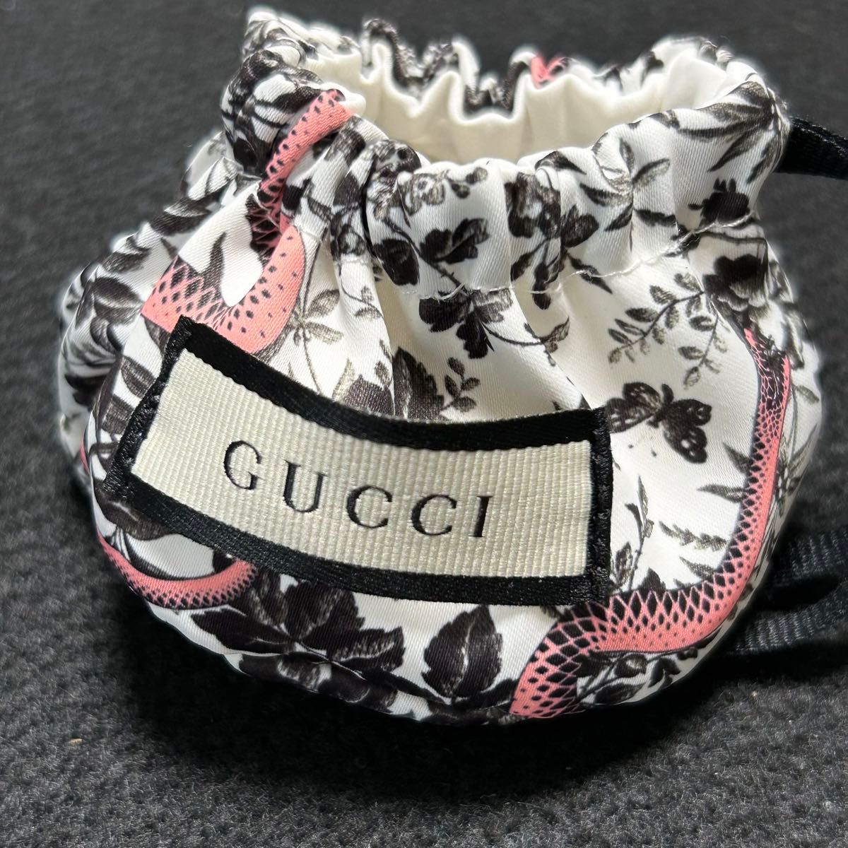 GUCCI グッチ ピンク スネーク 蛇 へび 巾着 ポーチ GUCCI グッチ ピンク スネーク 蛇 へび 巾着 ポーチ