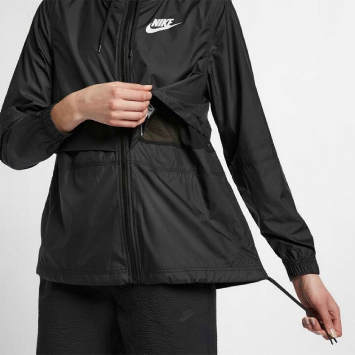 新品 NIKE ウインドブレーカー スポーツウェア Sサイズ 新品 NIKE ウインドブレーカー スポーツウェア Sサイズ