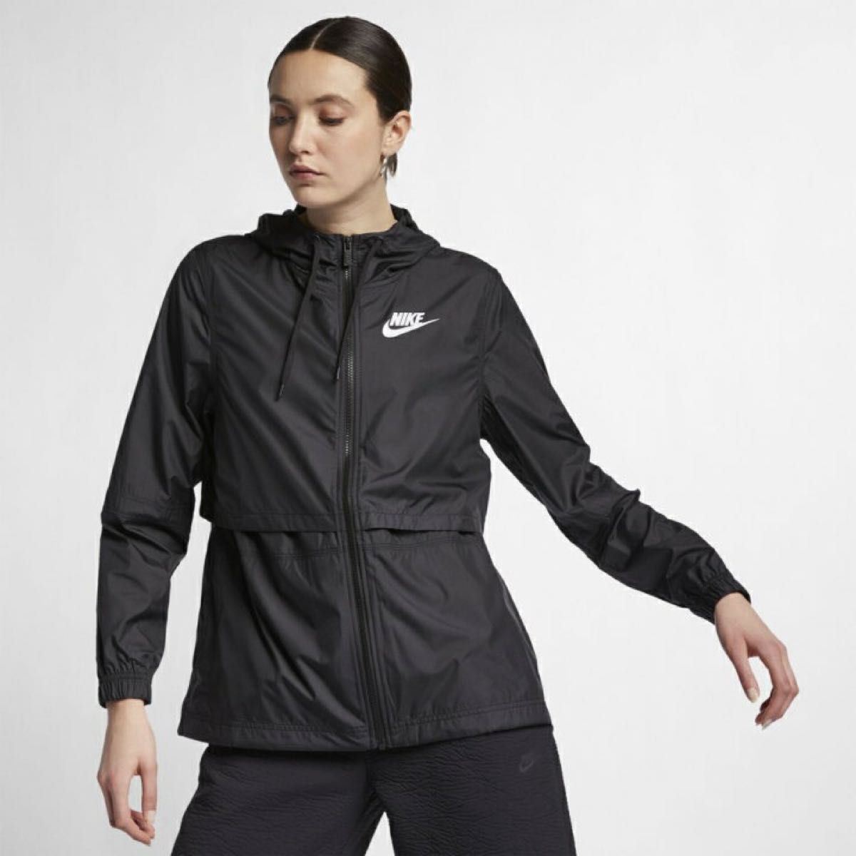 新品 NIKE ウインドブレーカー スポーツウェア Sサイズ 新品 NIKE ウインドブレーカー スポーツウェア Sサイズ