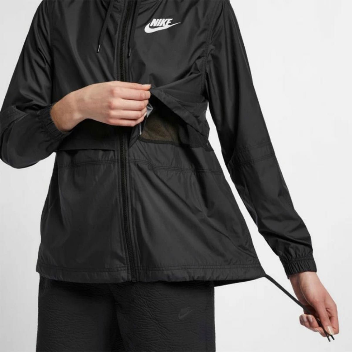 新品 NIKE ウインドブレーカー スポーツウェア Sサイズ 新品 NIKE ウインドブレーカー スポーツウェア Sサイズ