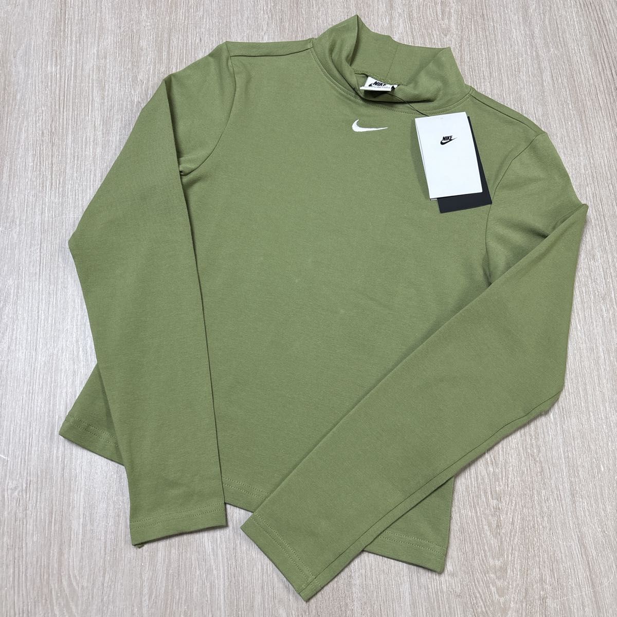 新品 NIKE レディース 長袖 モックネック スポーツウェア S 新品 NIKE レディース 長袖 モックネック スポーツウェア S