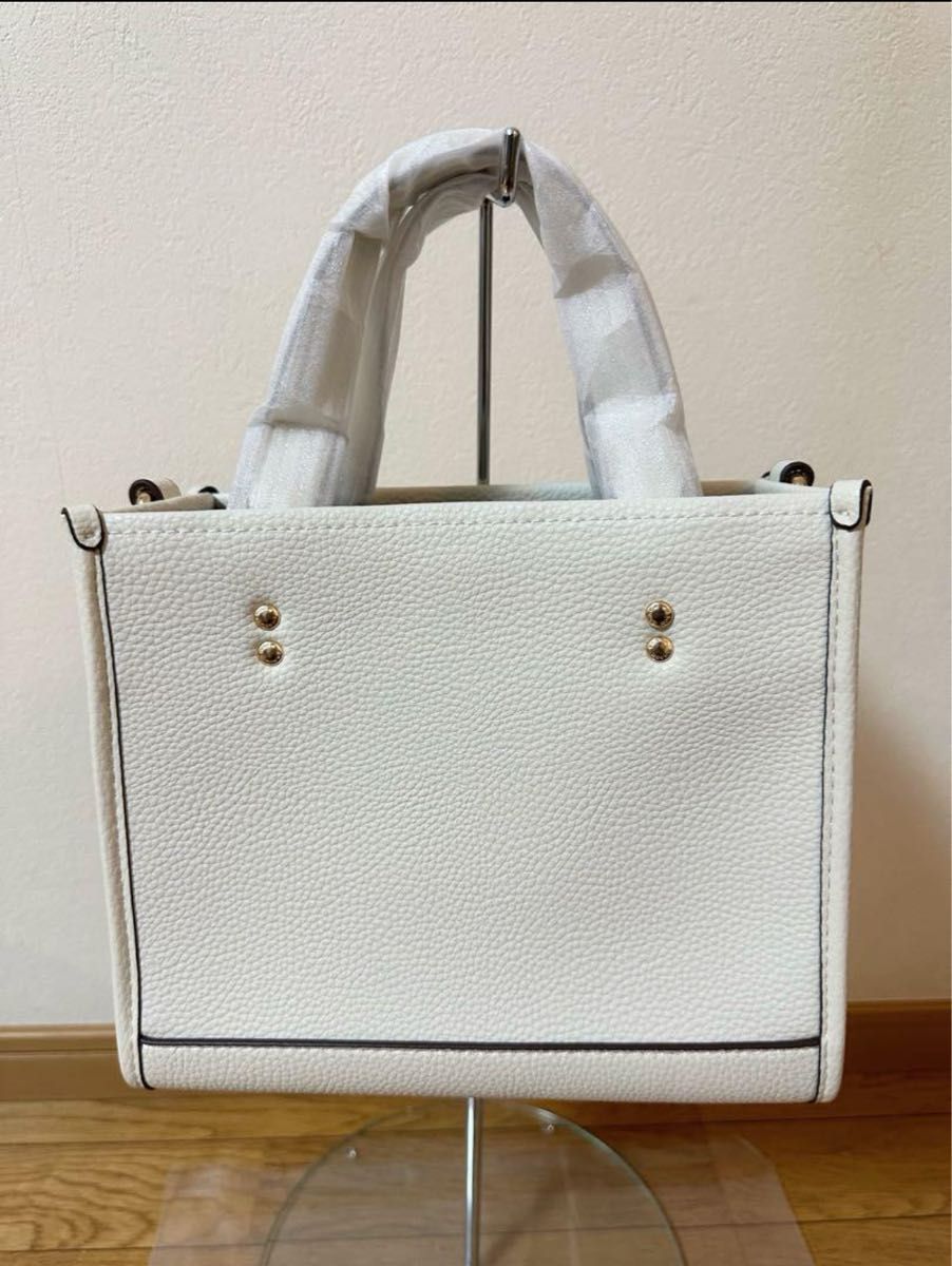 新品)coachコーチ トートバッグ ハンドバッグ ホワイト 新品)coachコーチ トートバッグ ハンドバッグ ホワイト