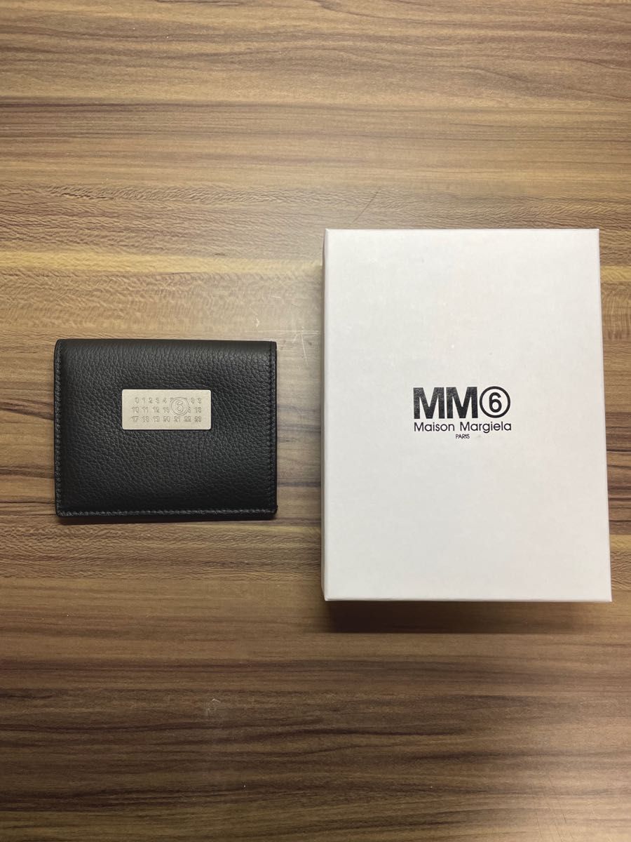 MM6 Maison Margiela 財布 ミニ財布 二つ折り 2つ折り コンパクト カードケース レザー メタル 黒 ブラック