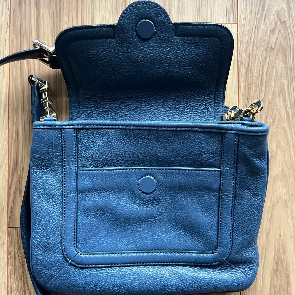美品トリーバーチ ショルダーバッグレザーTORYBURCH 本革24SLX 美品トリーバーチ ショルダーバッグレザーTORYBURCH 本革24SLX